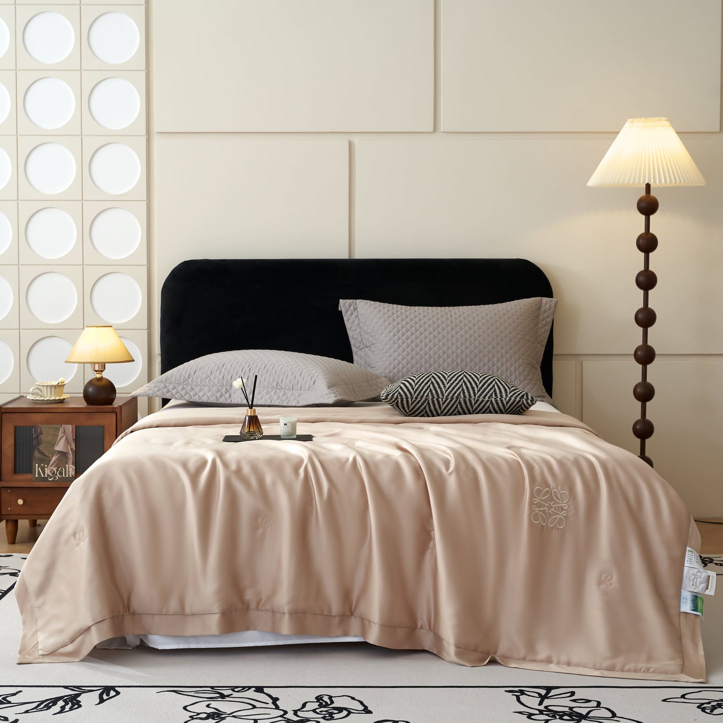 Homyo  Cooling Blanket Delicate Embroidery 100% Tencel Quilted Blanket Hypoallergenic Thin Comforter Bed Cover Silk All-Season Soft Cozy Home Decor Luxurious, Gift for women, 78 x 90 inch