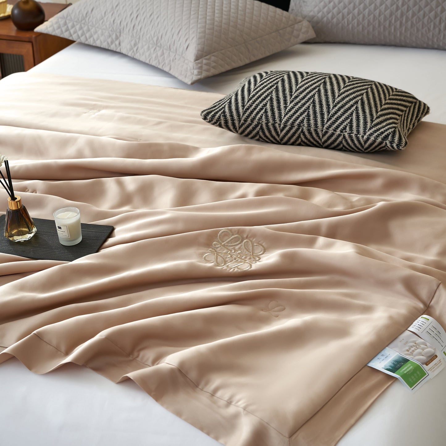 Homyo  Cooling Blanket Delicate Embroidery 100% Tencel Quilted Blanket Hypoallergenic Thin Comforter Bed Cover Silk All-Season Soft Cozy Home Decor Luxurious, Gift for women, 78 x 90 inch