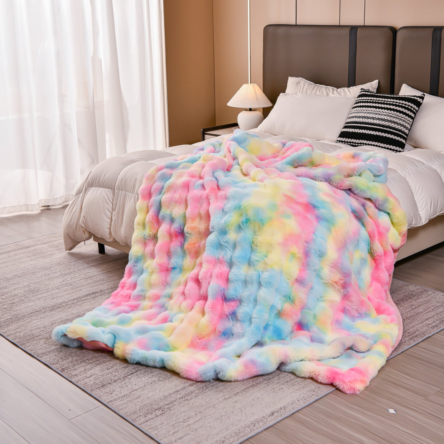 Homyo Tie-dyed colored  blanket. Its inner lining is made of soft fleece material, with good breathability and thick texture. It is suitable for beds, sofas or reclining chairs.