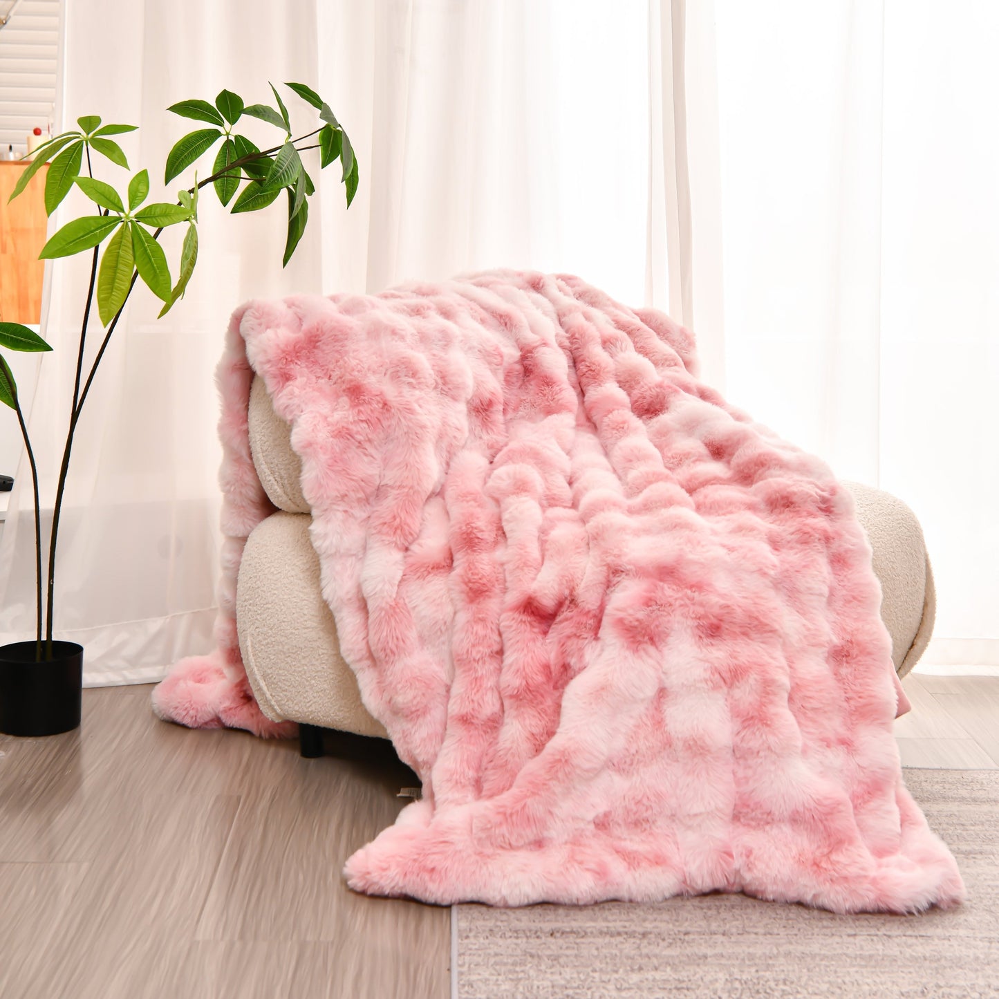 Homyo Tie-dyed colored  blanket. Its inner lining is made of soft fleece material, with good breathability and thick texture. It is suitable for beds, sofas or reclining chairs.