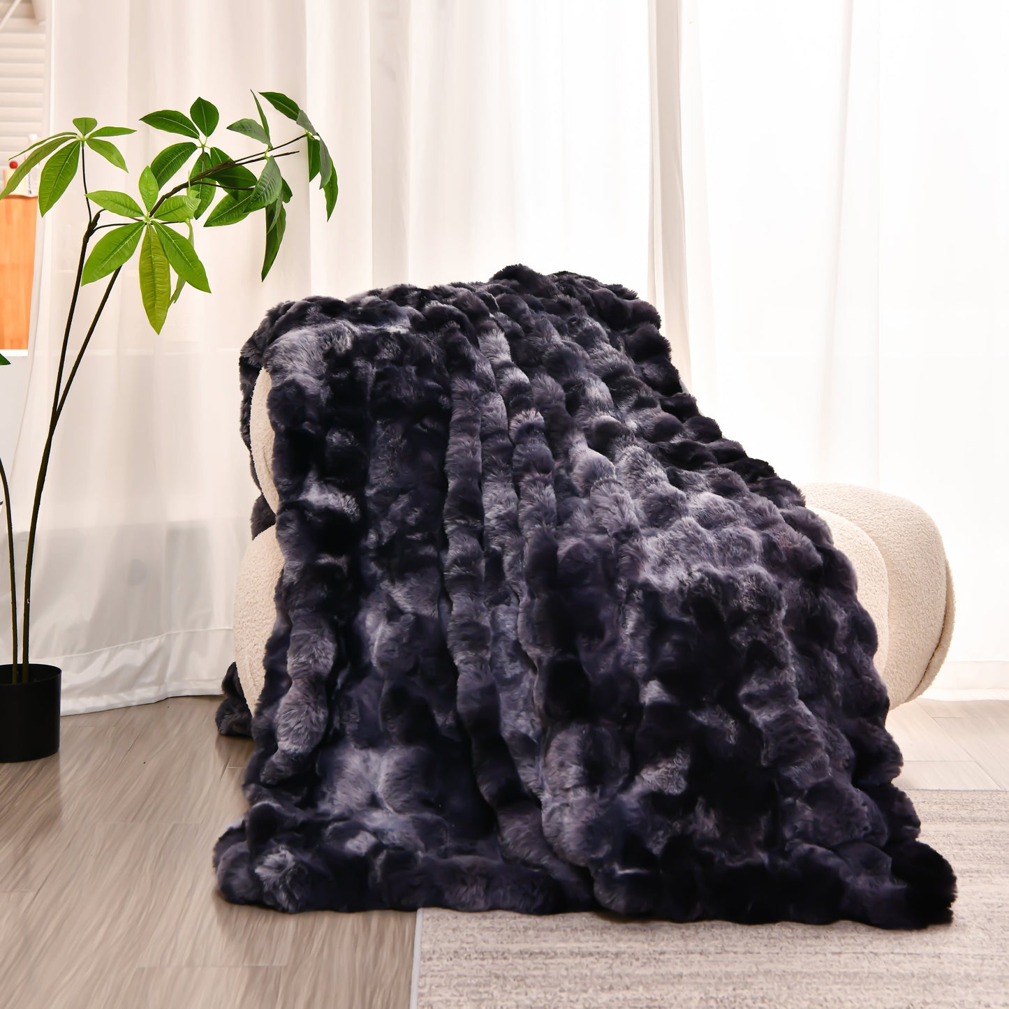 Homyo Tie-dyed colored  blanket. Its inner lining is made of soft fleece material, with good breathability and thick texture. It is suitable for beds, sofas or reclining chairs.