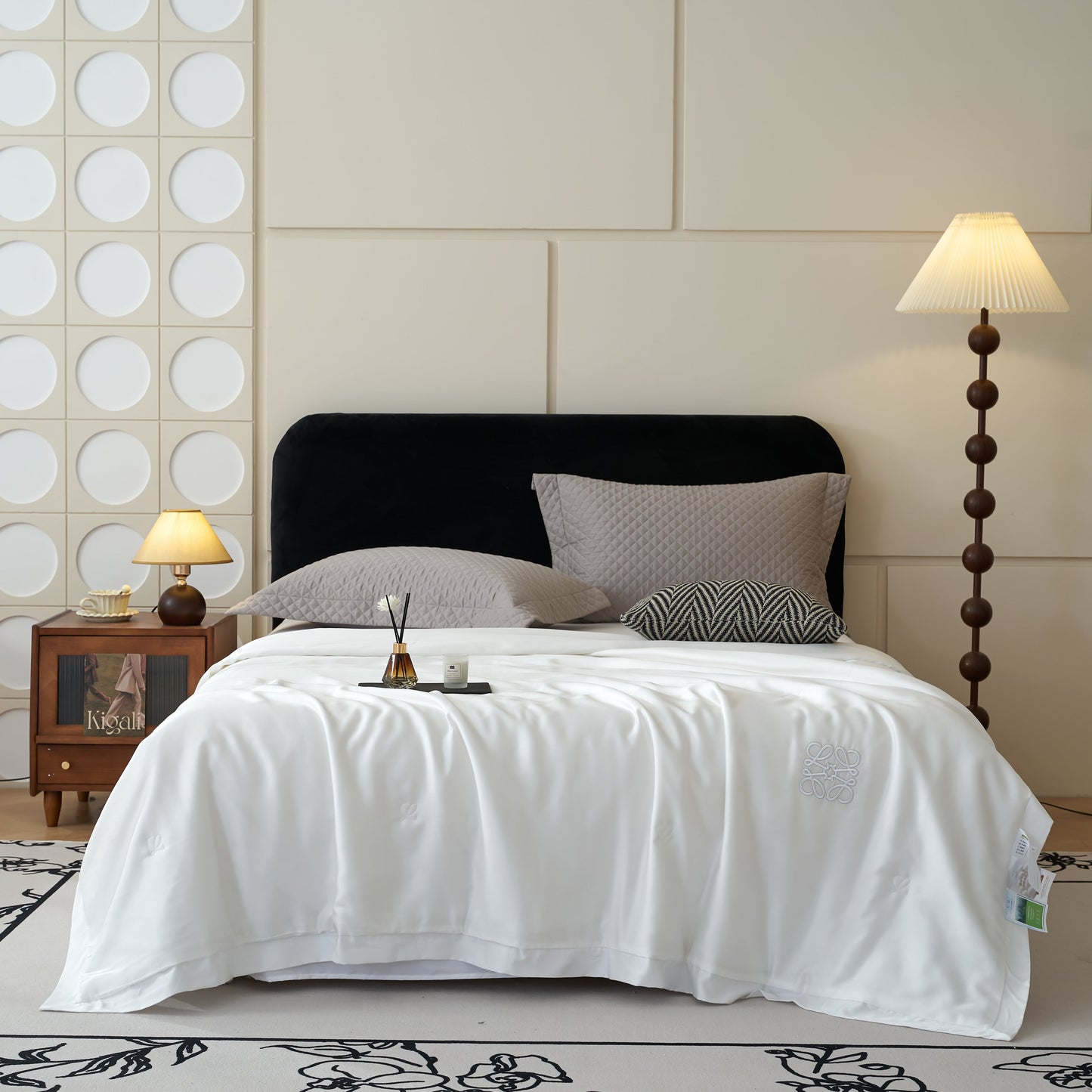 Homyo  Cooling Blanket Delicate Embroidery 100% Tencel Quilted Blanket Hypoallergenic Thin Comforter Bed Cover Silk All-Season Soft Cozy Home Decor Luxurious, Gift for women, 78 x 90 inch